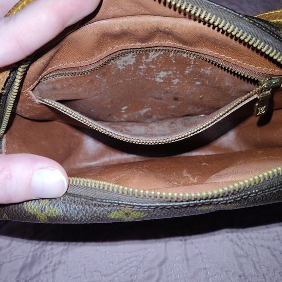 Louis Vuitton Jeune Fille Crossbody Bag - Picture 4 of 10